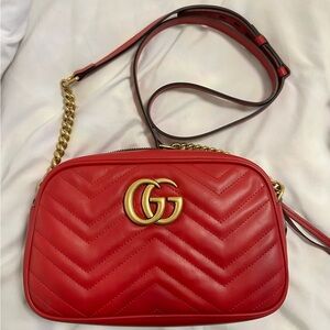 Gucci GG Marmont Matelassé Shoulder Bag - Small Hibiscus Red